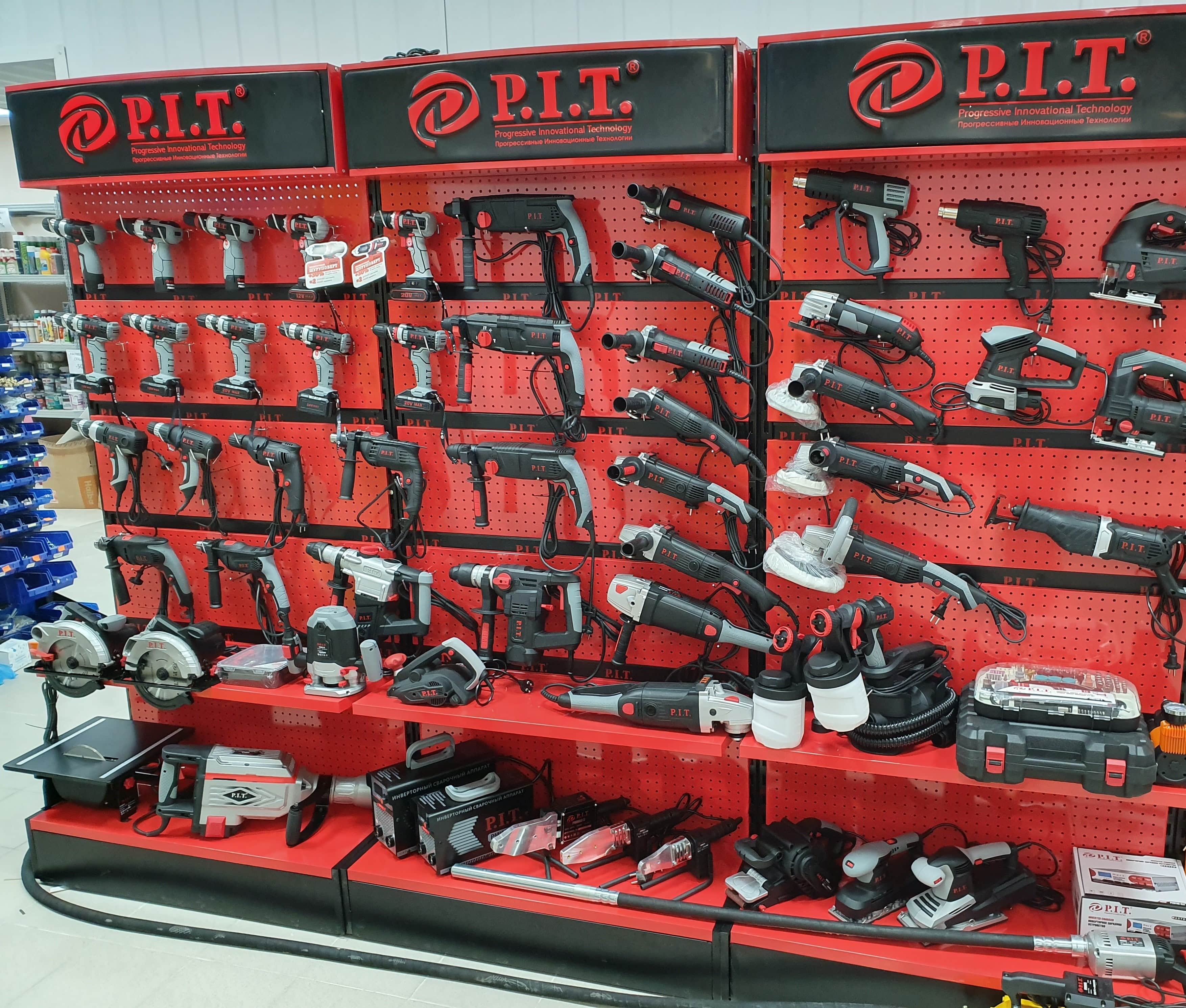 Брендированные стеллажи P.I.T. -