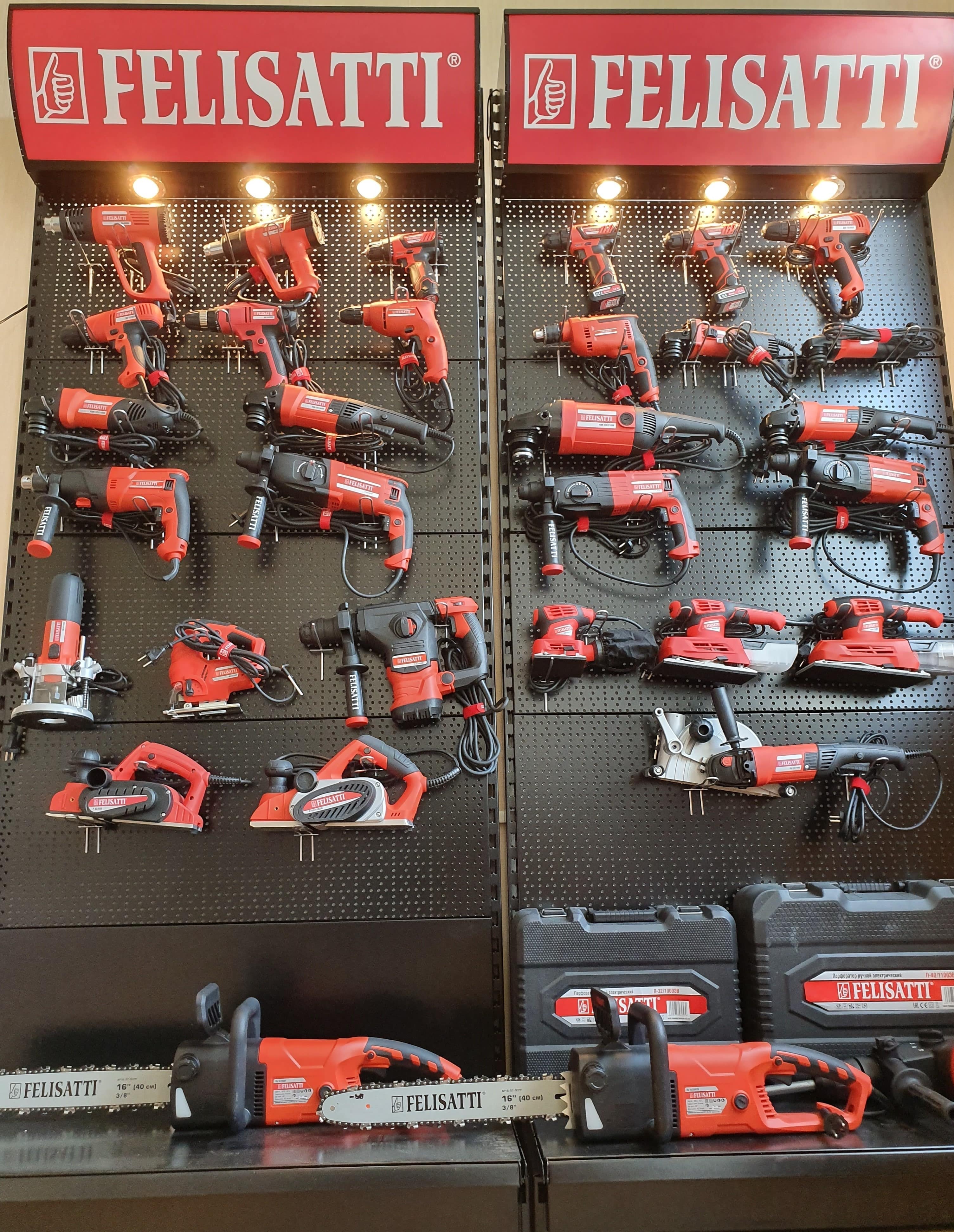 Брендированные стеллажи FELISATTI -